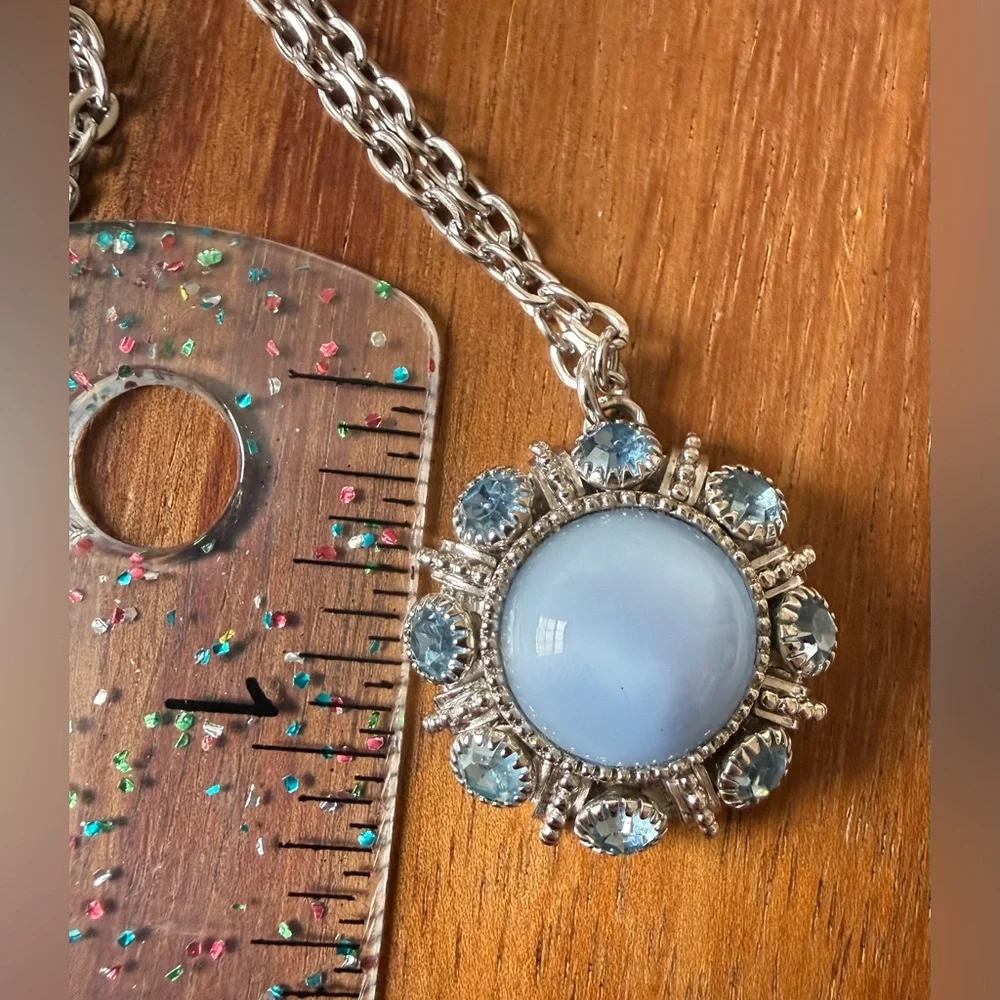 VTG Avon Silver Tone Necklace with Light Blue Rhinestone Pendant - Picture 2 of 4